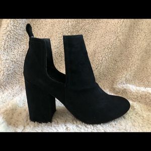 Steve Madden Naomi Black Suede Bootie